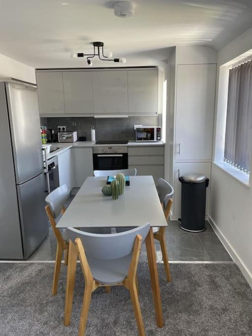 Paradigm House, Modern 2-Bedroom Duplex Apartment 2, Free Parking, Оксфорд Екстериор снимка
