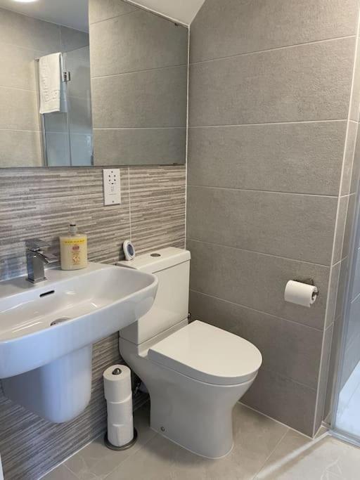 Paradigm House, Modern 2-Bedroom Duplex Apartment 2, Free Parking, Оксфорд Екстериор снимка