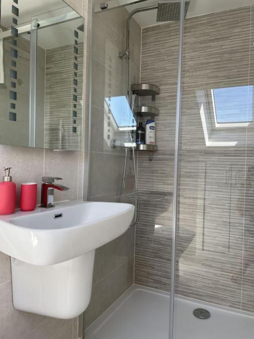Paradigm House, Modern 2-Bedroom Duplex Apartment 2, Free Parking, Оксфорд Екстериор снимка