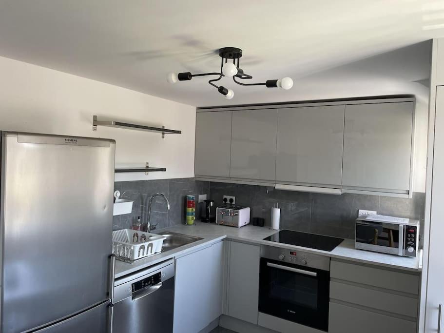 Paradigm House, Modern 2-Bedroom Duplex Apartment 2, Free Parking, Оксфорд Екстериор снимка